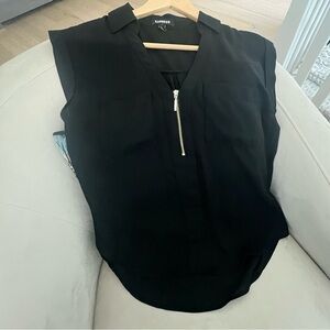 Express Short-sleeved Blouse with partial gold zipper